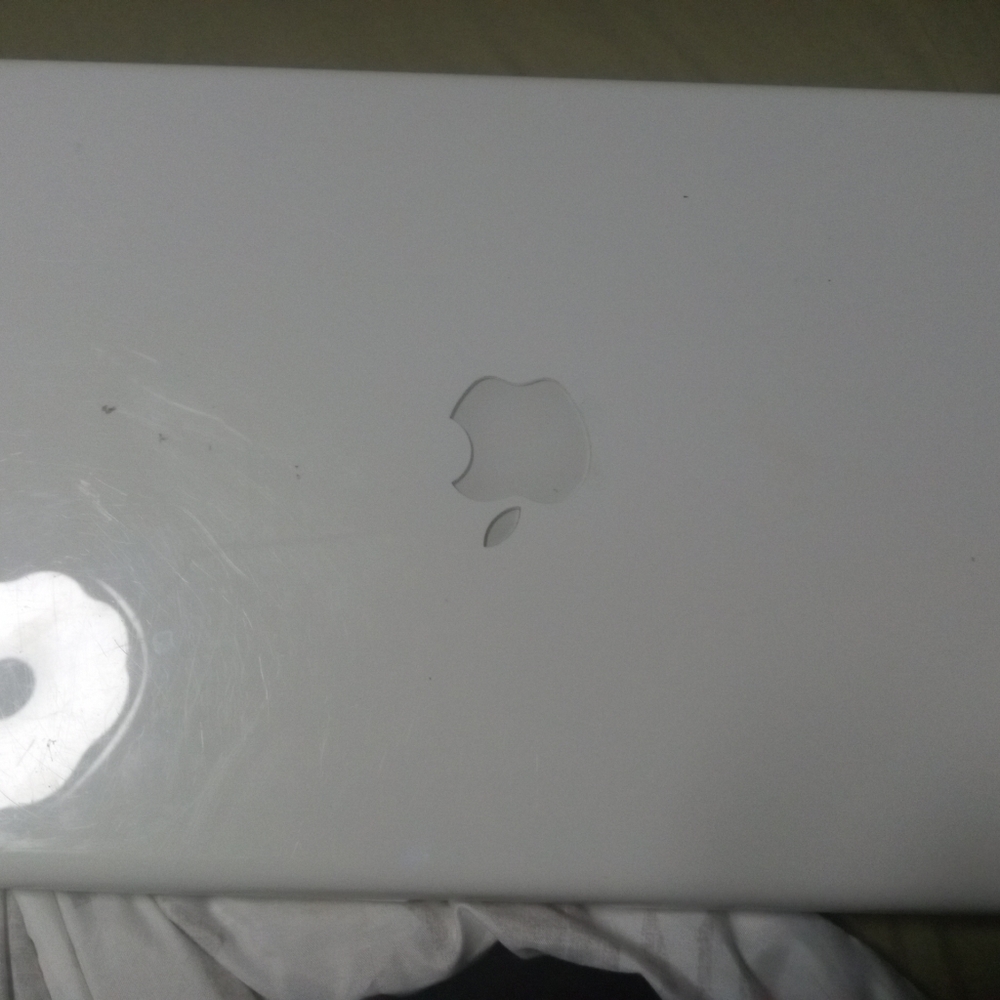 MacBook - Picture 2 of 2